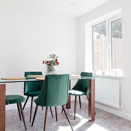 The Oval House By Silva Cmk Stylish House With Garden & Parking Eco-Serviced Accommodation Milton Keynes Eksteriør bilde