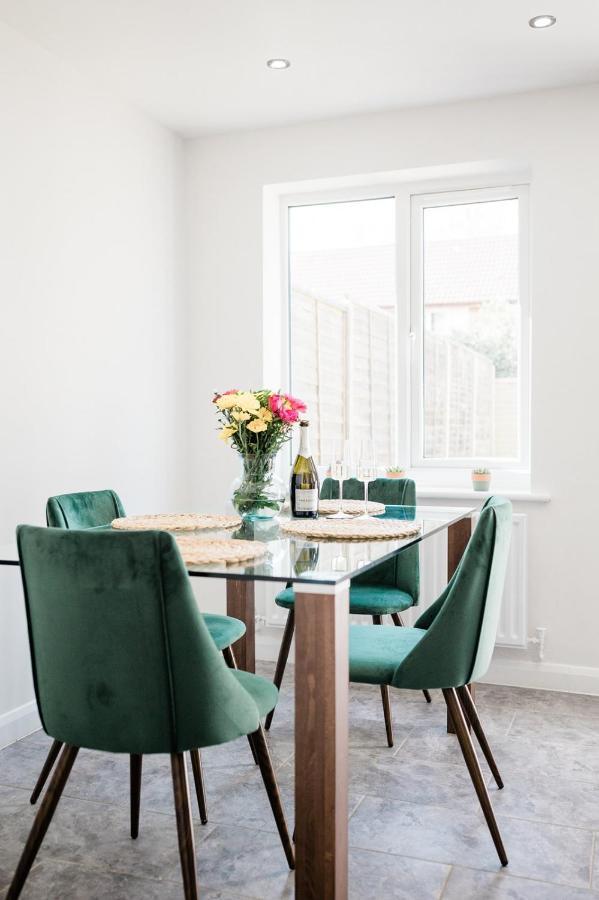 The Oval House By Silva Cmk Stylish House With Garden & Parking Eco-Serviced Accommodation Milton Keynes Eksteriør bilde