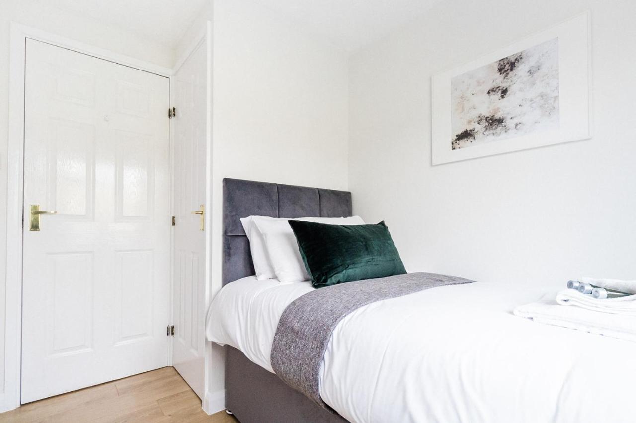 The Oval House By Silva Cmk Stylish House With Garden & Parking Eco-Serviced Accommodation Milton Keynes Eksteriør bilde