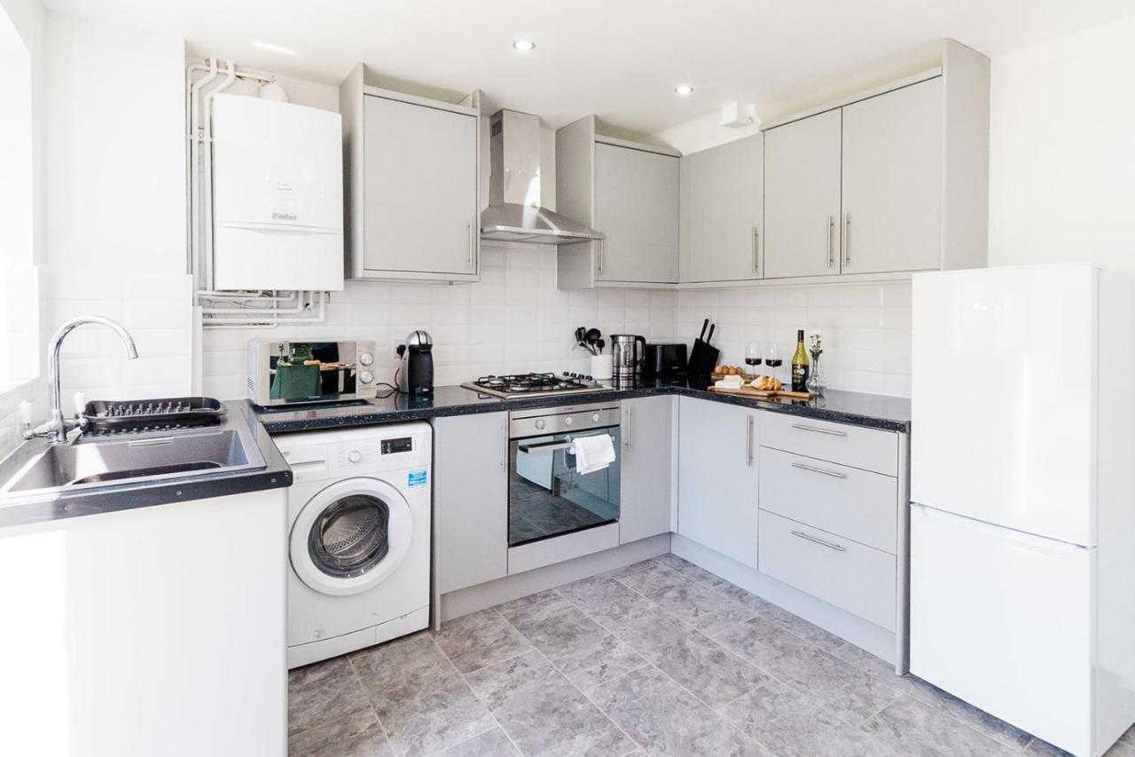 The Oval House By Silva Cmk Stylish House With Garden & Parking Eco-Serviced Accommodation Milton Keynes Eksteriør bilde