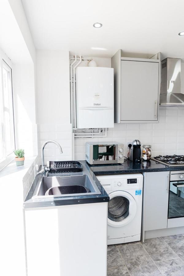 The Oval House By Silva Cmk Stylish House With Garden & Parking Eco-Serviced Accommodation Milton Keynes Eksteriør bilde